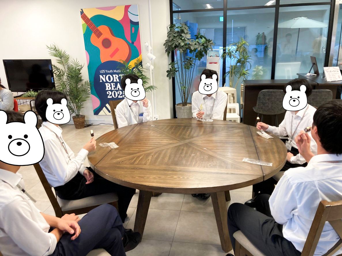 社員とのランチ会やクッキータイムの様子
