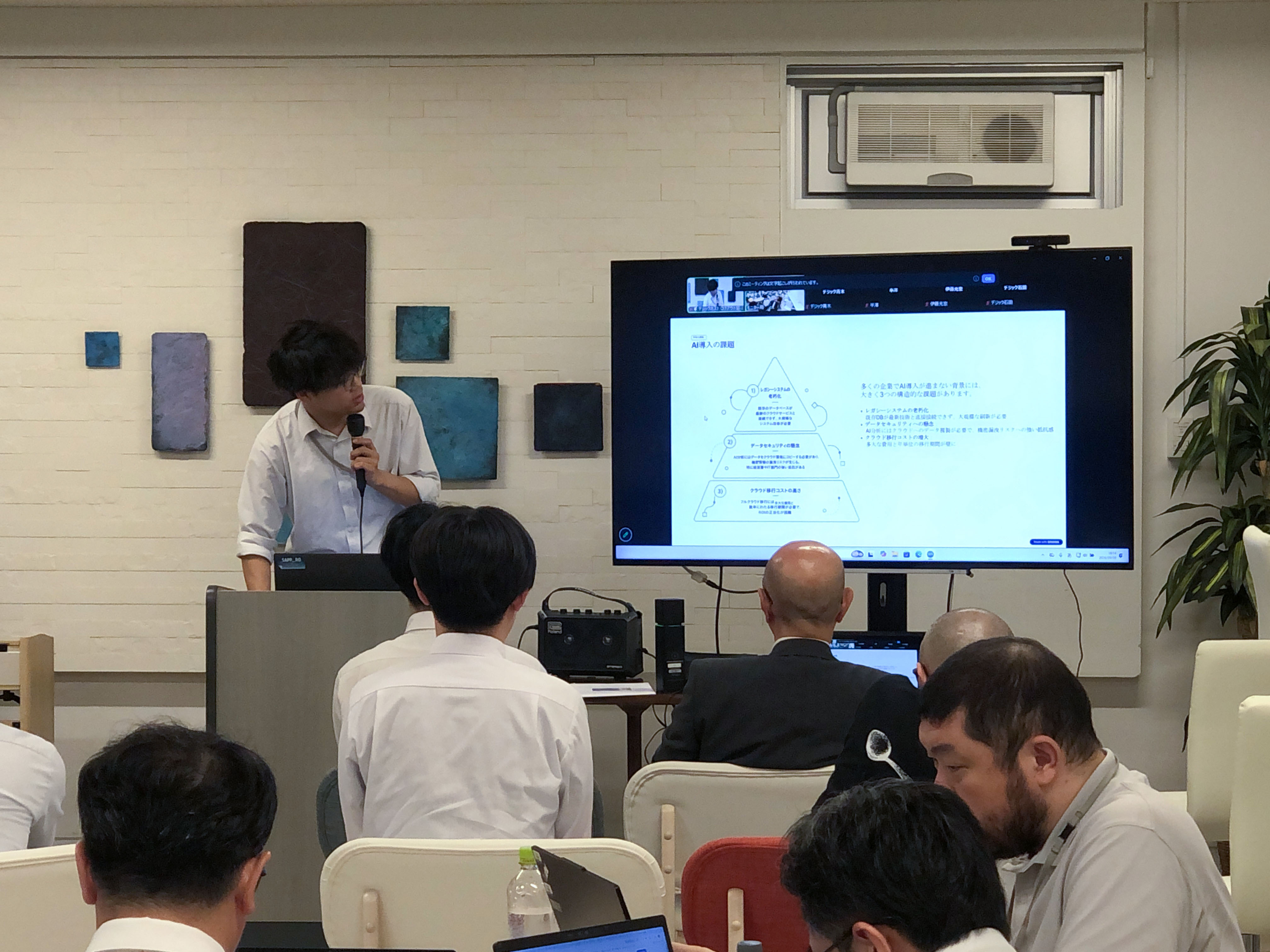 dGIC Agentについて説明する企画営業部の発表